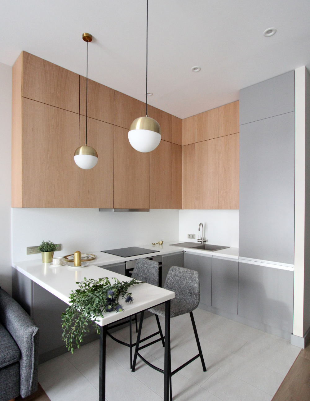 Small U-Shaped Kitchen Idea with Breakfast Bar - House Design 3D